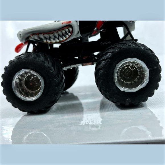 MONSTER MUTT DALMATIAN HOT WHEELS MONSTER JAM TRUCK 1/64 DIECAST Pre-Owned - Picture 13 of 13